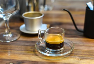 Antika restoranda organik kahve içeceğiz. 