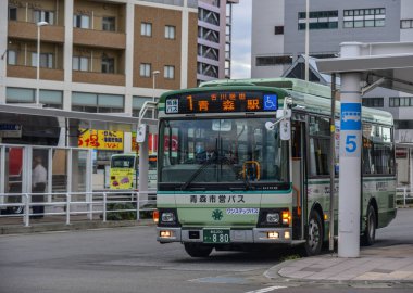 Japonya, Aomori 'de sokak otobüsü