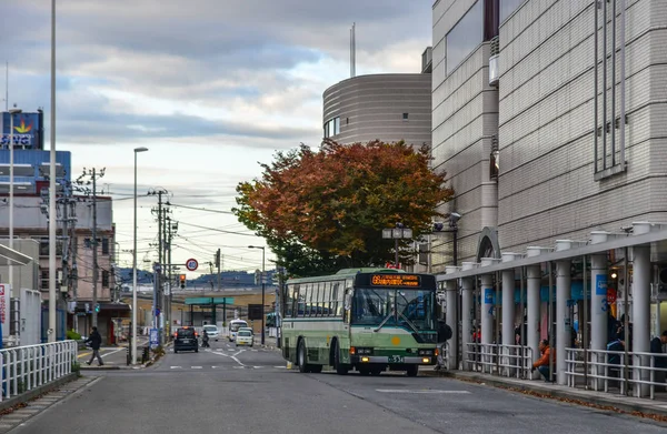 Autobús local en la calle en Aomori, Japón — Foto de Stock