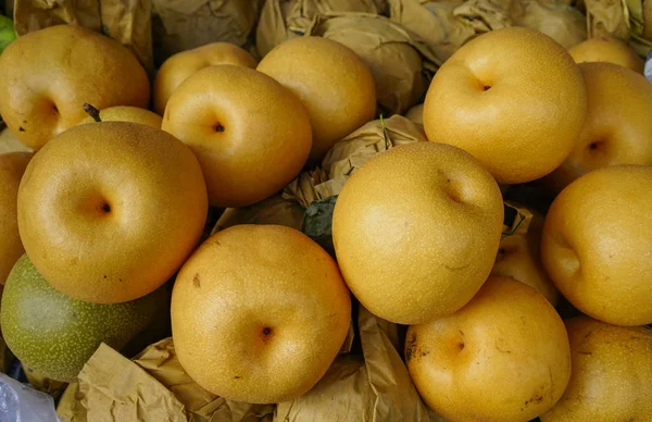 Pears for sale at the local market — Stok fotoğraf