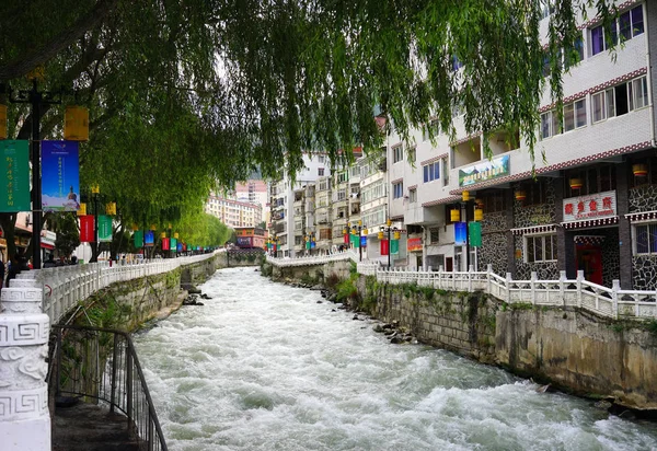 Krajobraz miasta Kangding, Garze Tibetan, Chiny — Zdjęcie stockowe