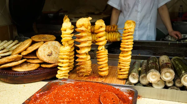청두, 중국에서 길 림 올드 타운에서 거리 음식 — 스톡 사진