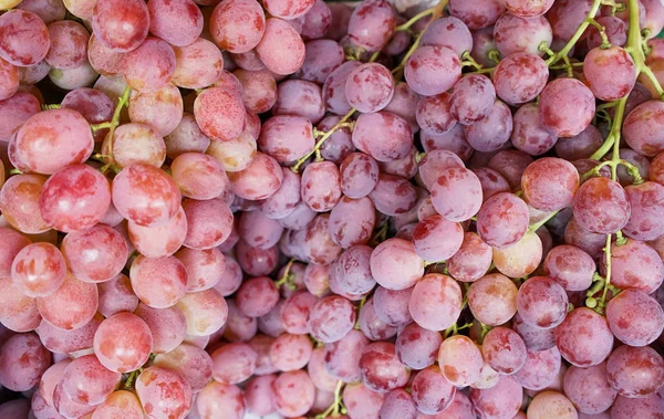 Dojrzałe winogrona na rynku rolnym — Zdjęcie stockowe