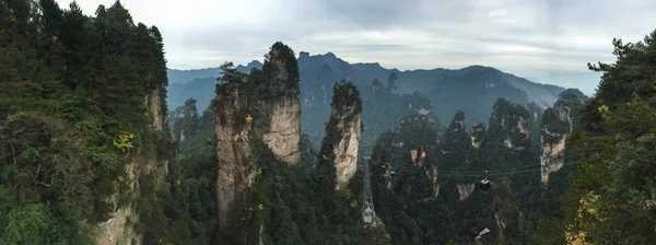 Felsenberge im Zhangjiajie-Nationalpark — Stockfoto