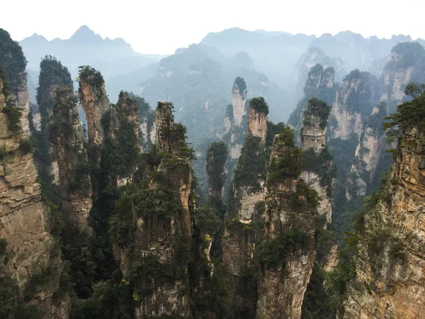 Rotsbergen in het Zhangjiajie National Park — Stockfoto