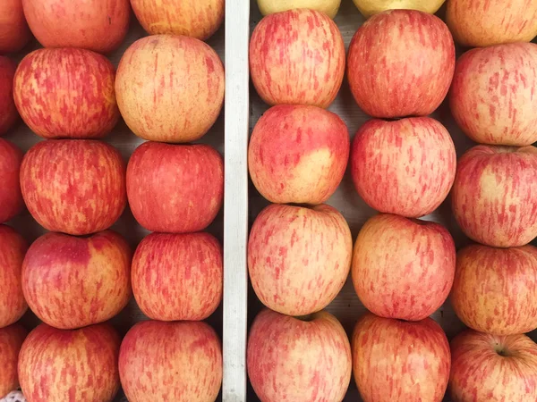 Apfelverkauf auf Wochenmarkt — Stockfoto