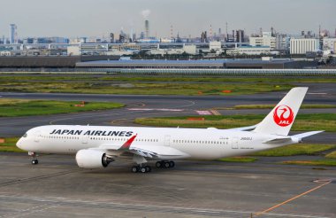 Tokyo Hadena Havaalanı 'ndaki yolcu uçağı. 