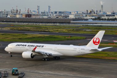 Tokyo Hadena Havaalanı 'ndaki yolcu uçağı. 