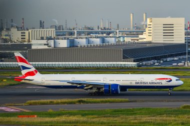 Tokyo Hadena Havaalanı 'ndaki yolcu uçağı. 