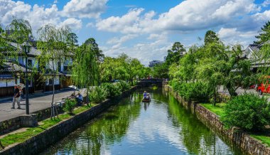 Kanallı antik köy manzarası 
