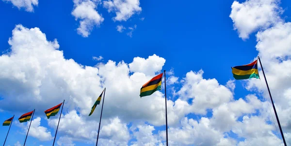 Drapeaux nationaux de Maurice agitant dans le vent — Photo