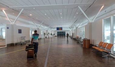 Kuala Lumpur Havaalanının Kalkış Salonu 