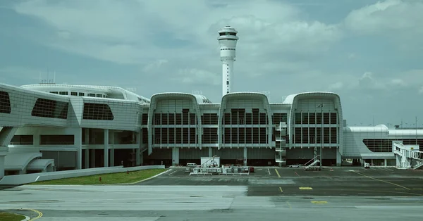 Scena finestra di fuori del terminal dell'aeroporto — Foto Stock