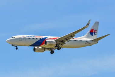 Yolcu uçağı Changi Havaalanına iniyor. 