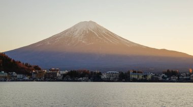 Kutsal Fuji Dağı ve Kawaguchiko Gölü 