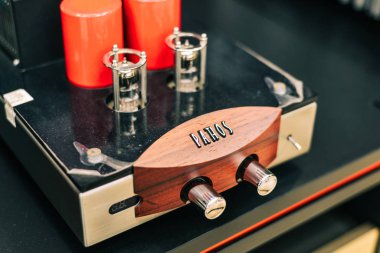 Amplifikatörlü orta menzil hifi sistemi
