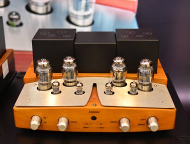 Amplifikatörlü orta menzil hifi sistemi