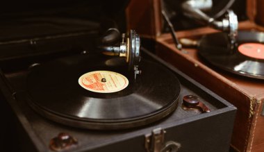 Satılık Turntable Vinil Plak Oynatıcı 