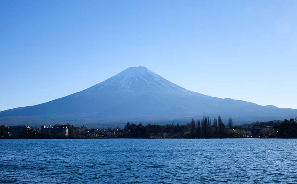 Святая гора Фудзи с озером Кавагутико — стоковое фото