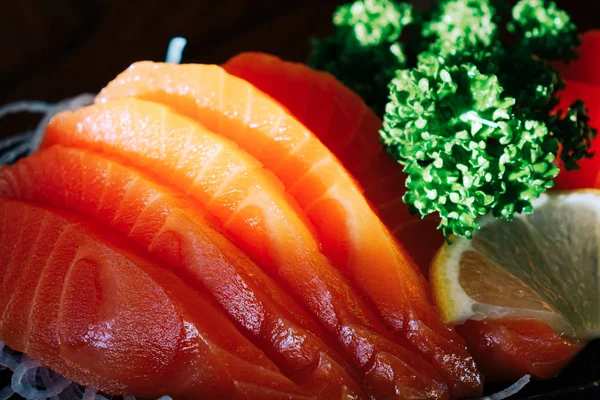 Somon roșu sashimi la restaurantul local — Fotografie, imagine de stoc