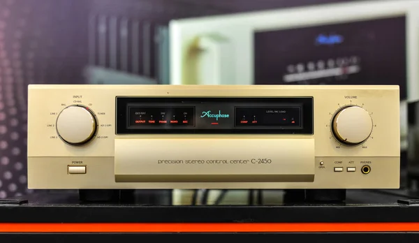 Système hifi milieu de gamme avec amplificateur — Photo