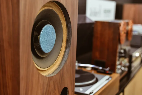 Amplifikatörlü orta menzil hifi sistemi — Stok fotoğraf