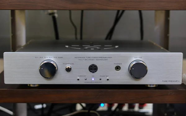 Amplifikatörlü orta menzil hifi sistemi — Stok fotoğraf