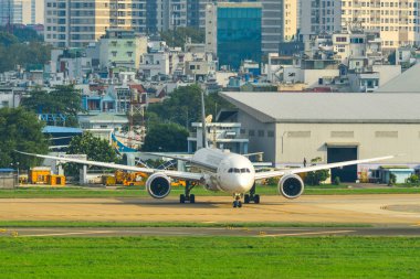 Tan Son Nhat Havaalanı'nda yolcu uçağı 