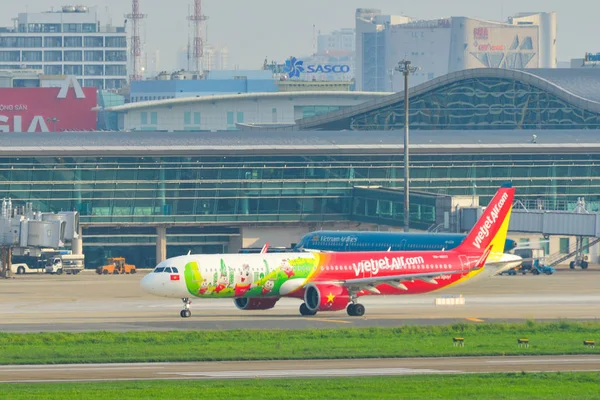 Aereo passeggeri all'aeroporto di Tan Son Nhat — Foto Stock