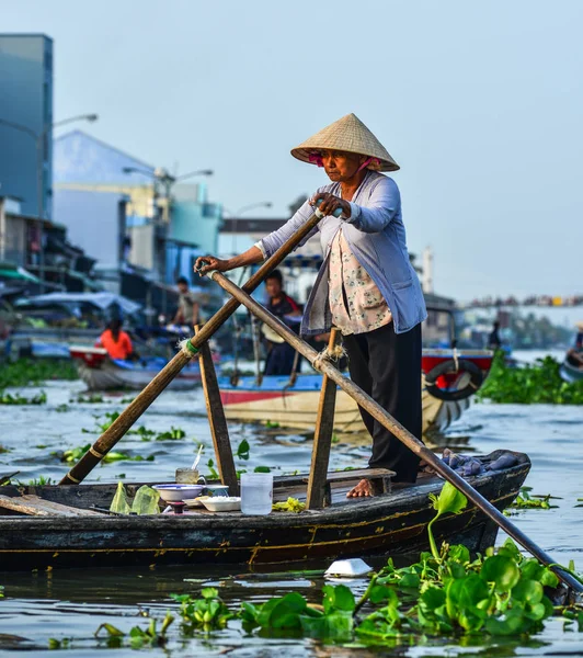 Ritratto di venditore al Nga Nam Floating Market — Foto Stock
