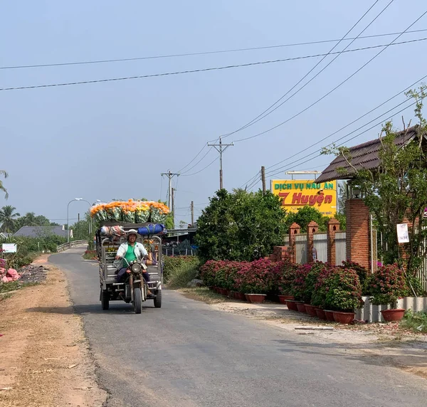 Tho Vietnã Janeiro 2019 Carregando Flores Estrada Rural Tho Vietnã — Fotografia de Stock