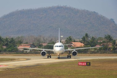 Vientiane, Laos - 8 Şubat 2020. RDPL-34188 Lao Airlines Airbus A320 Vientiane Wattay Uluslararası Havalimanı pistinde (VTE).
