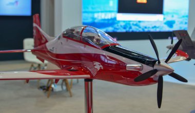 Singapur - 12 Şubat 2020. Changi, Singapur 'da askeri uçak modelleri gösteriliyor. Savunma maliyetleri artıyor, özellikle Doğu Asya 'da..