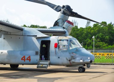 Singapur - 12 Şubat 2020. ABD Deniz Kuvvetleri 'nden Bell Boeing V-22 Osprey Singapur, Changi' de sergilenecek. Savunma maliyetleri artıyor, özellikle Doğu Asya 'da..