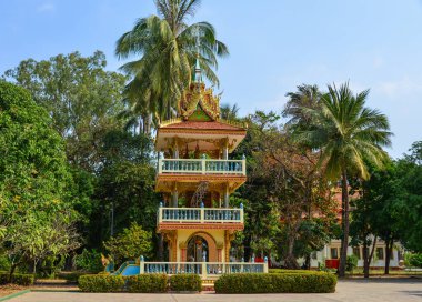 Vientiane, Laos 'taki antik Budist tapınağı. Lao Budizmi, Theravada Budizmi 'nin eşsiz bir versiyonudur ve etnik Lao kültürünün temelini oluşturur..