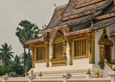 Vientiane, Laos 'taki antik Budist tapınağı. Lao Budizmi, Theravada Budizmi 'nin eşsiz bir versiyonudur ve etnik Lao kültürünün temelini oluşturur..
