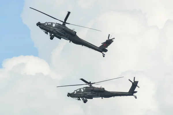 シンガポール 2020年2月12日 米国空軍ボーイングAh 64アパッチ攻撃ヘリコプターがシンガポールのチャンギ空軍基地に表示されます — ストック写真