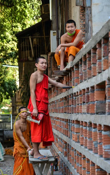Вьентьян Лаос Января 2020 Монах Буддийском Храме Вьентьяне Лаосский Буддизм — стоковое фото
