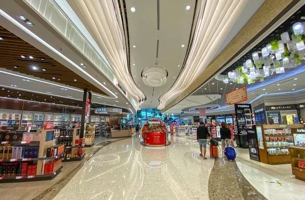 新加坡 2012年2月13日 常理机场离港码头的免税店 长江市是亚洲最大 最好的交通枢纽之一 — 图库照片