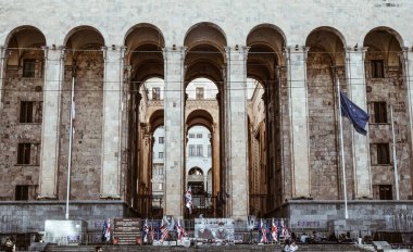 Tiflis, Gürcistan - Sep 22, 2018. Tiflis Müzesi 'nin mimarisi. Tiflis, yaklaşık 1,5 milyon nüfusuyla Gürcistan 'ın en büyük şehridir..