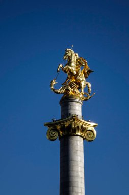 Gürcistan 'ın Tiflis kentindeki Özgürlük Meydanı' ndaki antik anıt..