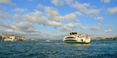 İstanbul, Türkiye - 28 Şubat 2018. İstanbul, Türkiye 'de Boğaz manzarası. İstanbul 'un Avrupa bölgesini İstanbul' un Asya kesiminden ayıran Boğaz.