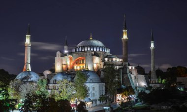 İstanbul, Türkiye - 29 Eylül 2018. Ayasofya (Habibim), geceleyin. Dünyanın en büyük binasıydı ve zamanının en büyük mühendislik harikasıydı..