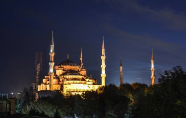 İstanbul, Türkiye - 29 Eylül 2018. İstanbul Alacakaranlıktaki Mavi Cami, Türkiye. Sultanahmet Camii (Mavi Cami), Türkiye 'nin en görkemli binalarından biridir..