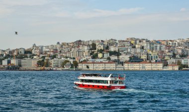 İstanbul, Türkiye - 28 Şubat 2018. İstanbul, Türkiye 'de Boğaz manzarası. İstanbul 'un Avrupa bölgesini İstanbul' un Asya kesiminden ayıran Boğaz.