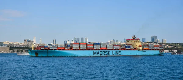 Istanbul Turecko 2018 Maersk Line Nákladní Loď Bosphorus Strait Istanbulu — Stock fotografie
