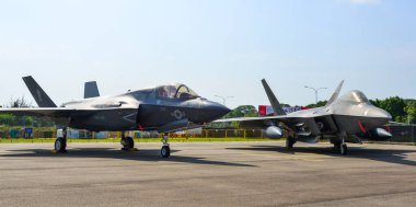 Singapur - 10 Şubat 2018. Savaş jetleri Changi, Singapur 'da sergilenecek. Savunma maliyetleri artıyor, özellikle Doğu Asya 'da..