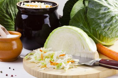 Asitleme için hazırlanan taze lahana