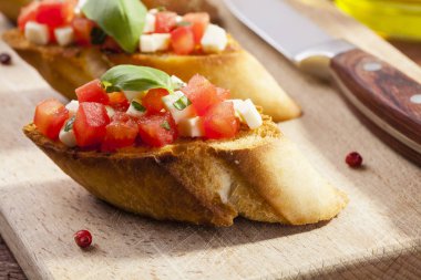 Ev yapımı lezzetli bruschetta-
