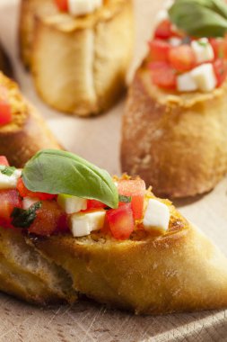 Ev yapımı lezzetli bruschetta-